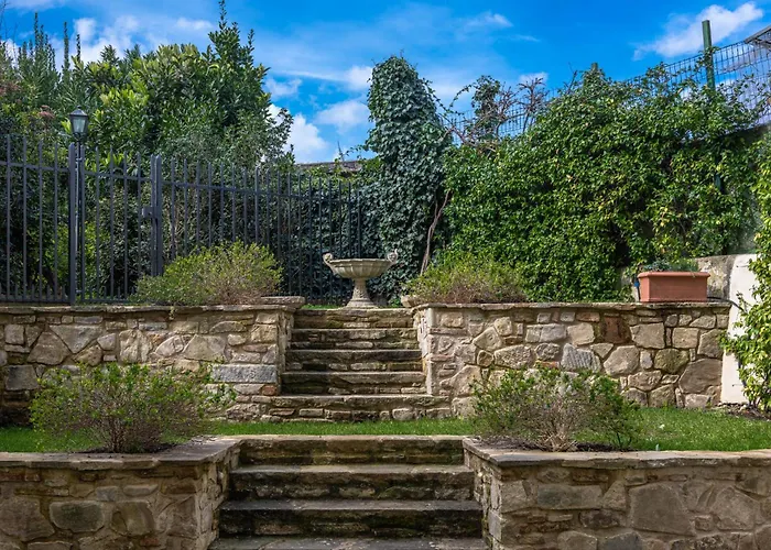 - Galileo's Garden At Ponte Vecchio Apartment Florence